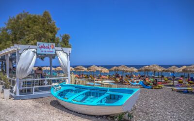 Kamari Beach: Santorini’s Vibrant Resort Town