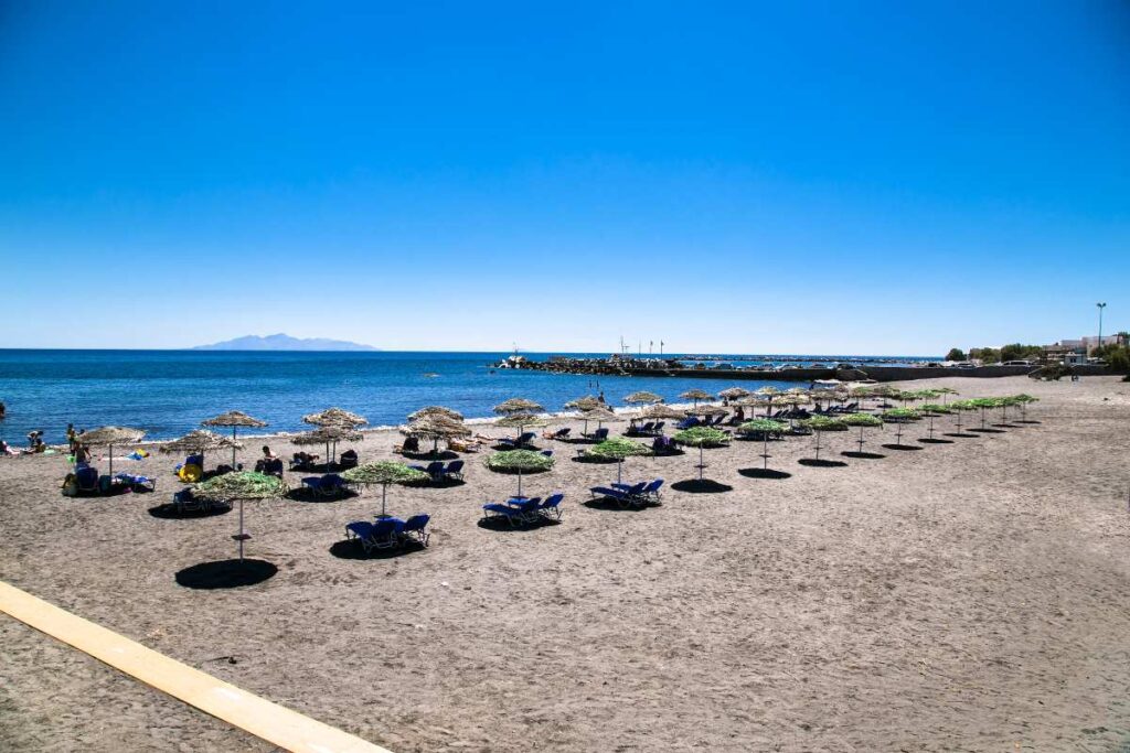 monolythos beach santorini